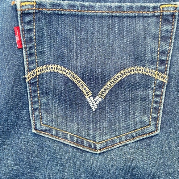 Levi’s Perfectly Slimming Embellished Jeans - Picture 7 of 7